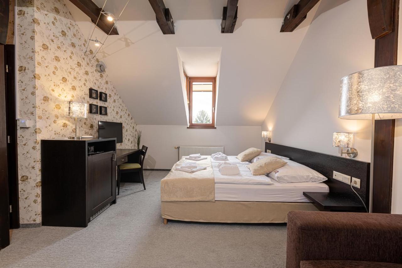 Bazilika Alatt Panzio Bed & Breakfast Esztergom Ngoại thất bức ảnh