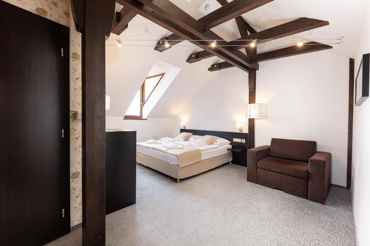 Bazilika Alatt Panzio Bed & Breakfast Esztergom Ngoại thất bức ảnh