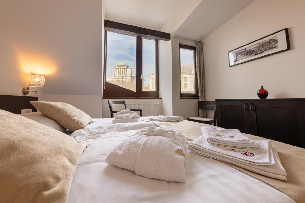 Bazilika Alatt Panzio Bed & Breakfast Esztergom Ngoại thất bức ảnh