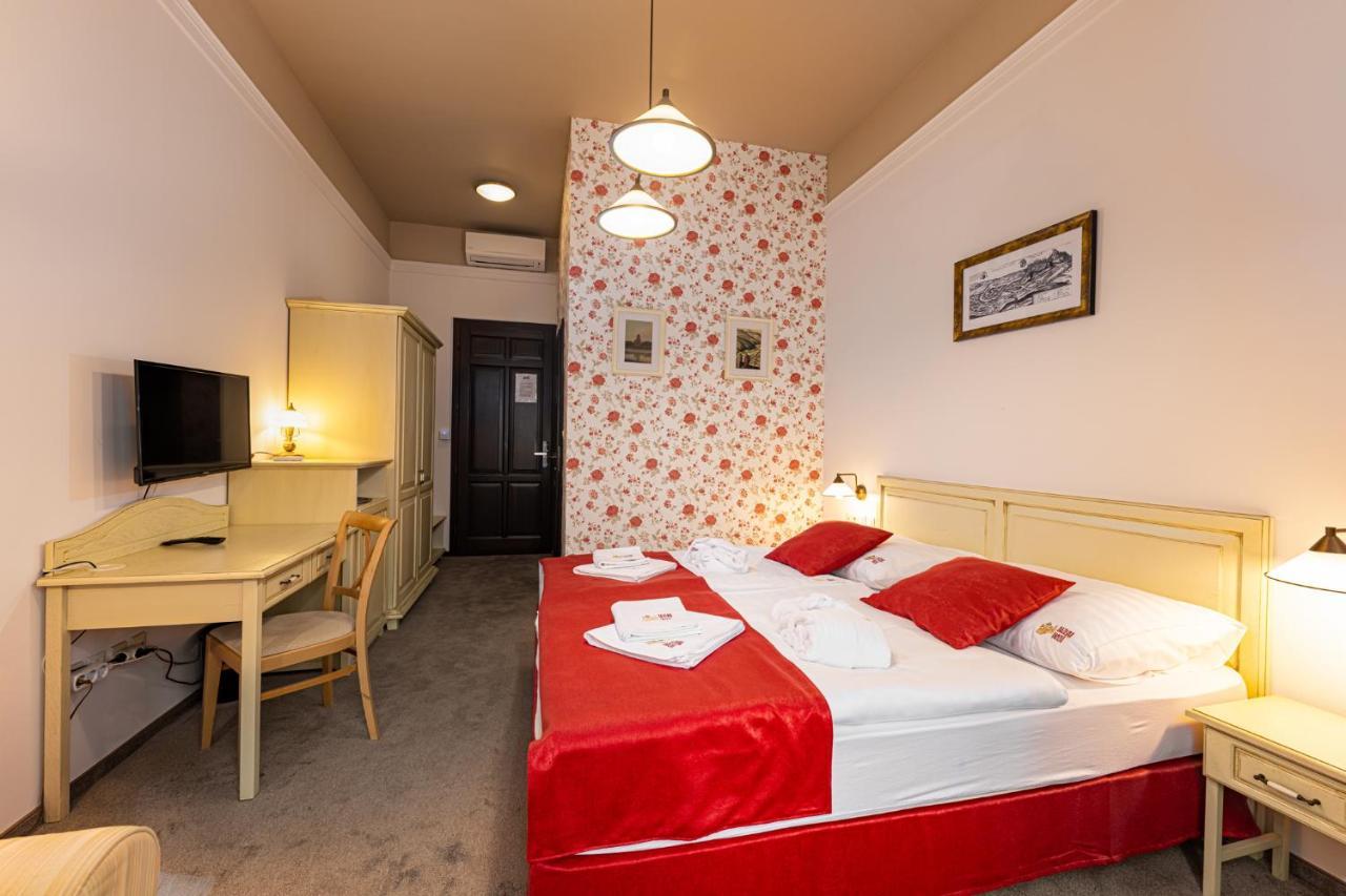 Bazilika Alatt Panzio Bed & Breakfast Esztergom Ngoại thất bức ảnh