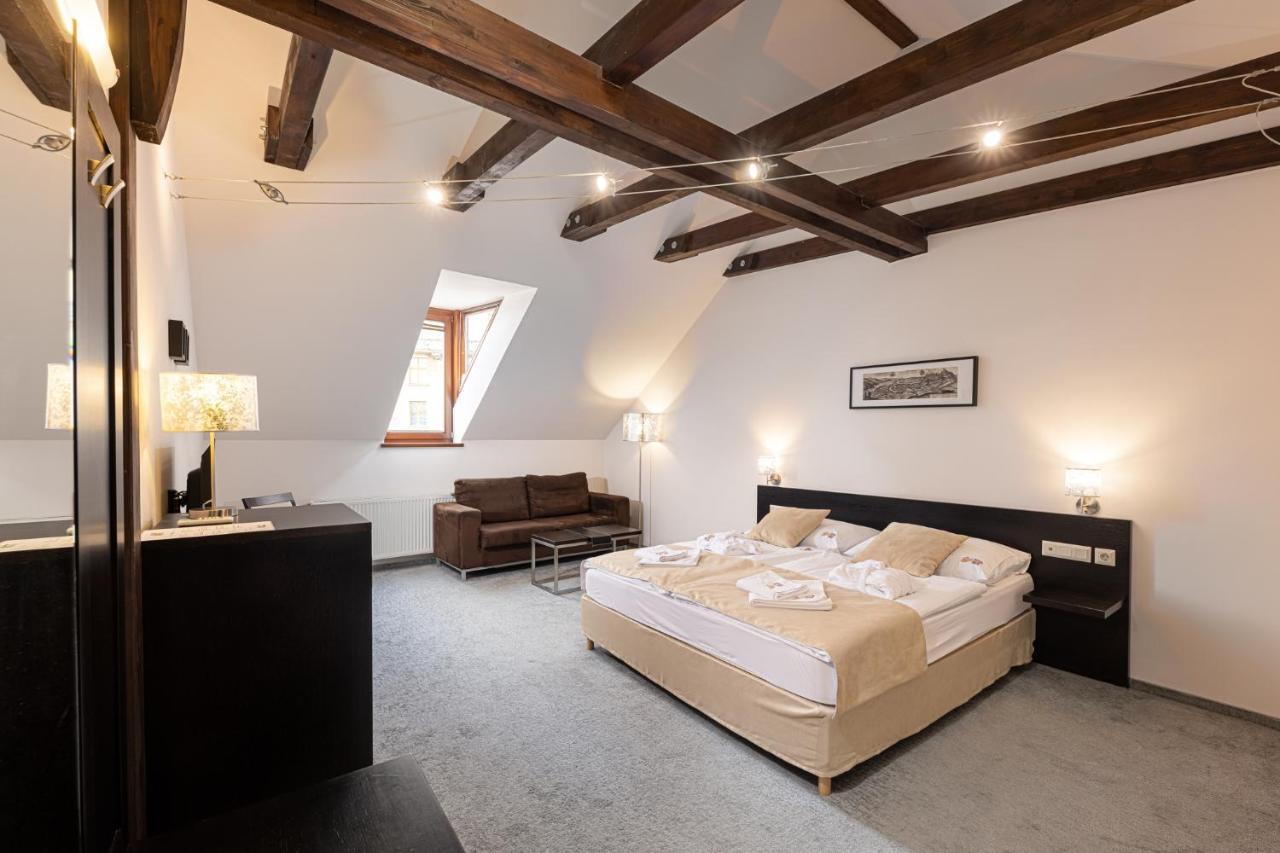 Bazilika Alatt Panzio Bed & Breakfast Esztergom Ngoại thất bức ảnh