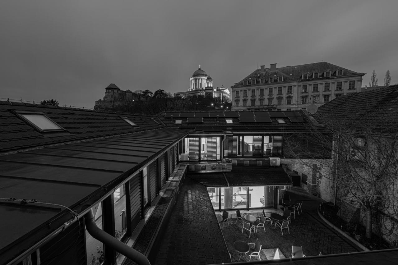 Bazilika Alatt Panzio Bed & Breakfast Esztergom Ngoại thất bức ảnh